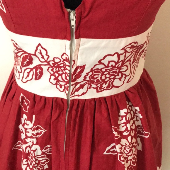 Red and white v neck dress - Picture 3 of 8